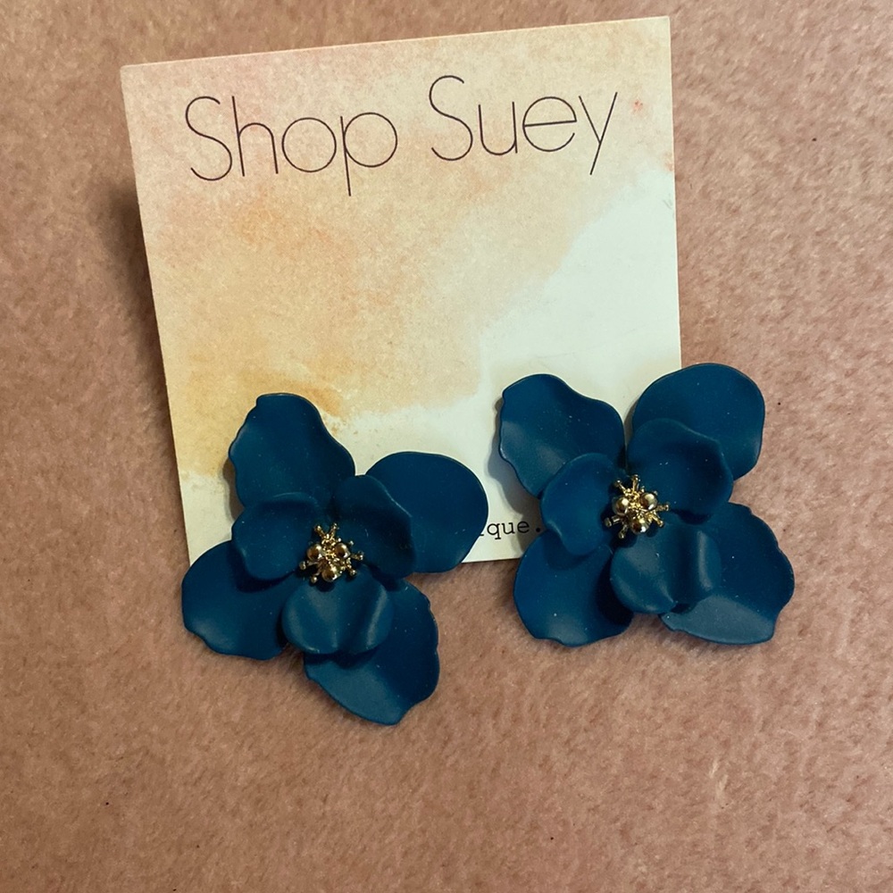 Brand new flower earrings